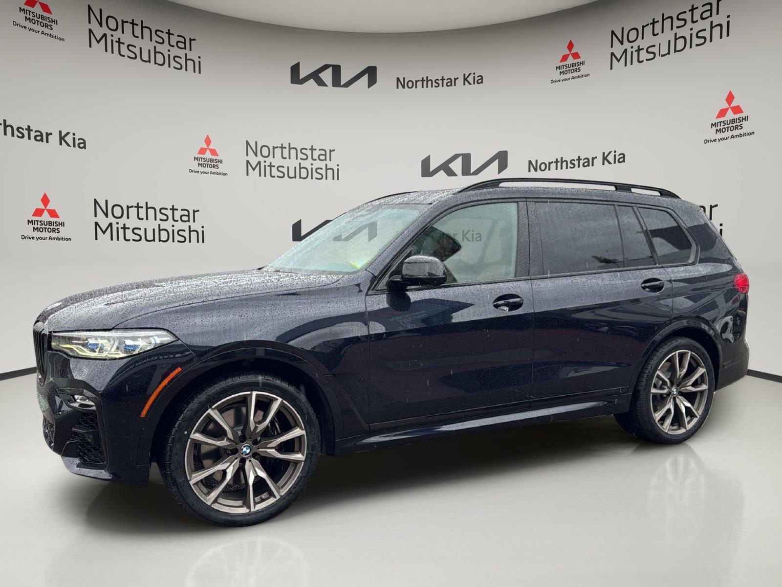 Used 2022 BMW X7 M50i AWD/4WD image 2