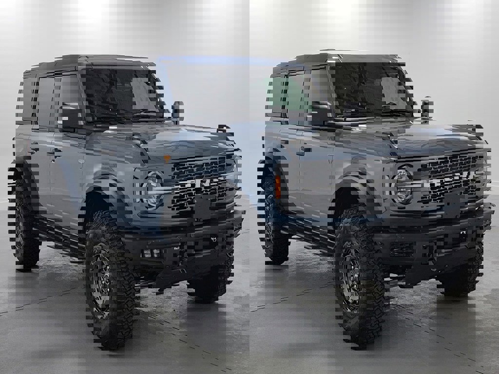Used 2024 Ford Bronco Badlands image 2