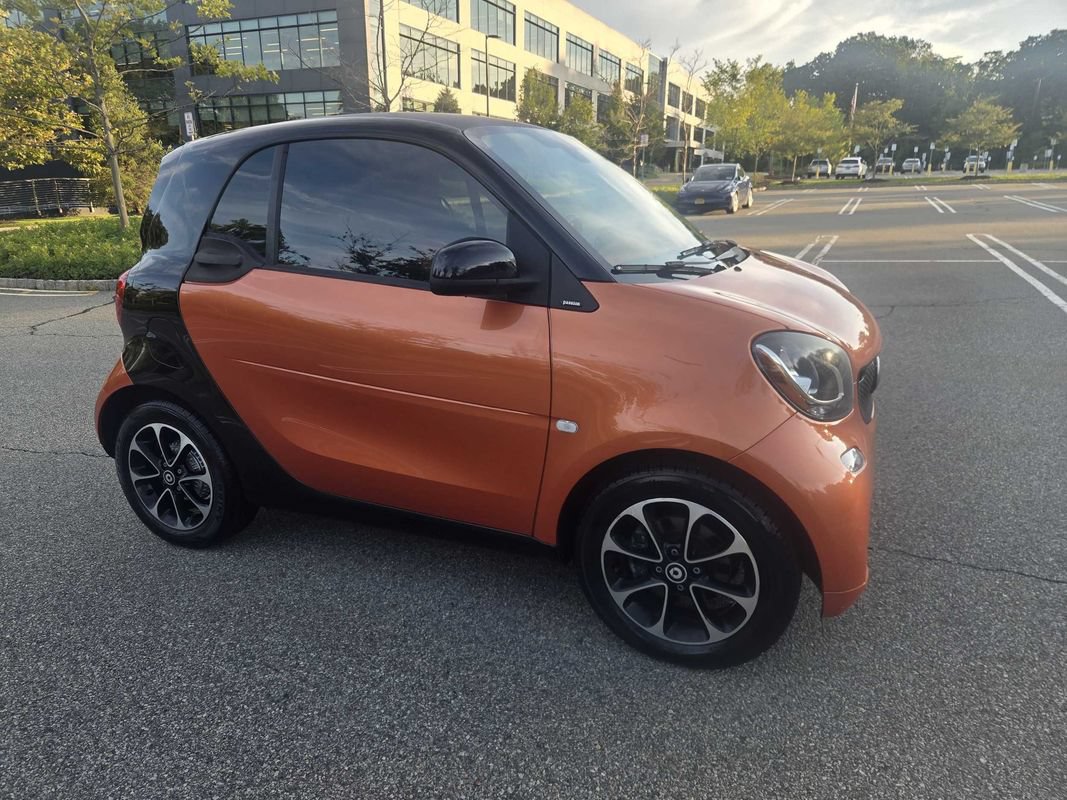 Used 2016 smart fortwo passion RWD image 11