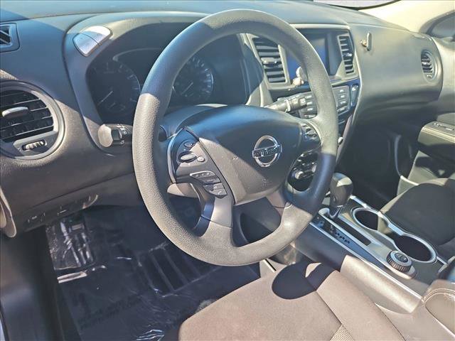 Used 2019 Nissan Pathfinder S image 8