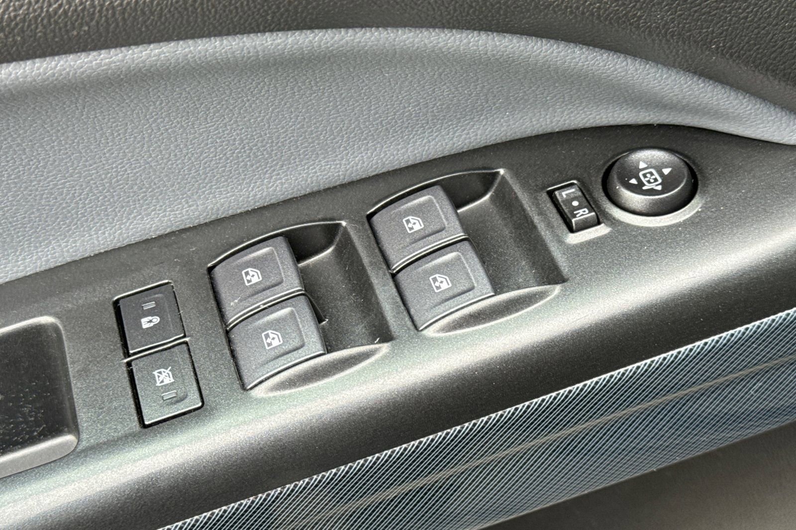 Used 2022 Chevrolet Colorado Z71 AWD/4WD image 11