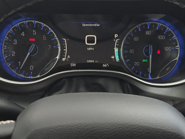 Used 2024 Chrysler Pacifica Touring-L FWD image 30