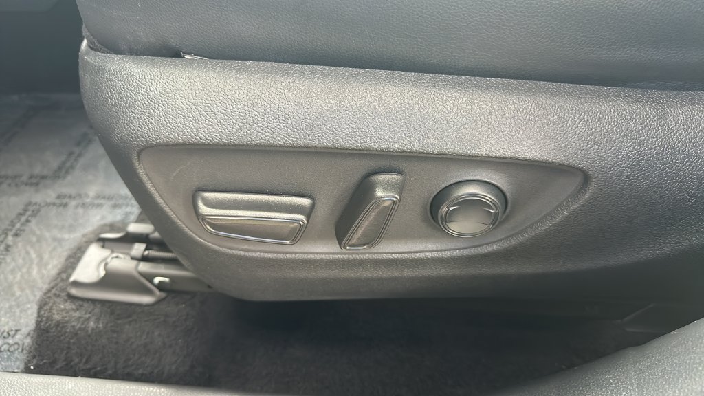 Used 2022 Toyota Highlander XSE FWD image 16