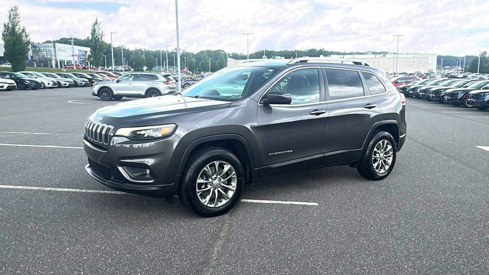 Used 2019 Jeep Cherokee Latitude Plus w/ Comfort/Convenience Group image 14