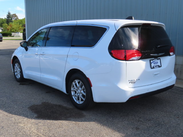 New 2027 Chrysler Pacifica LX FWD image 8