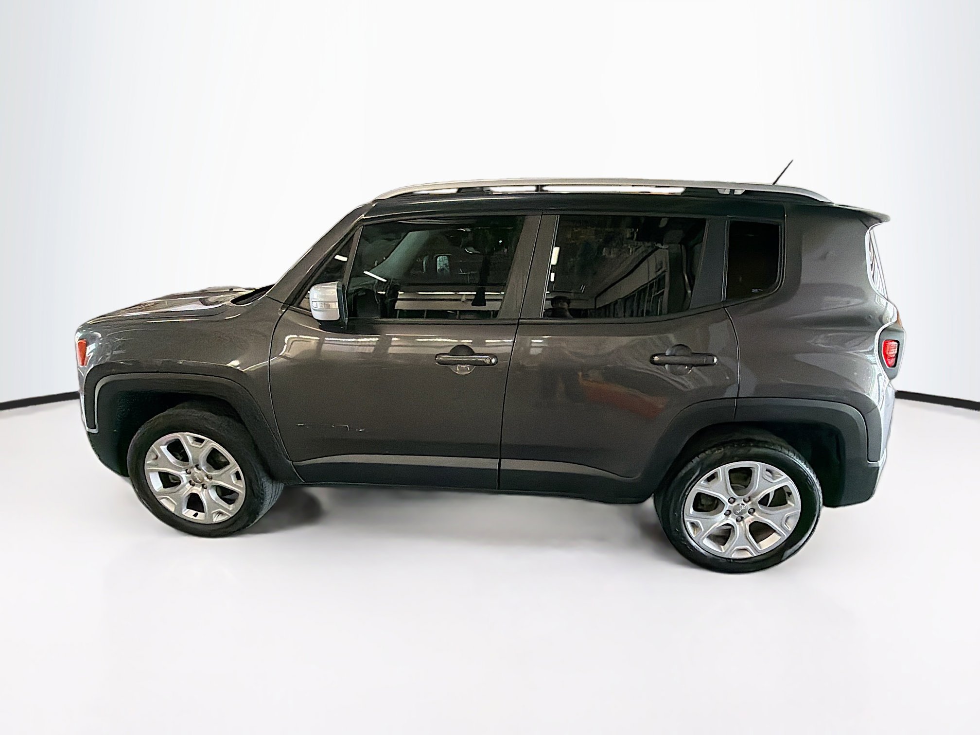 Used 2016 Jeep Renegade Limited AWD/4WD image 4