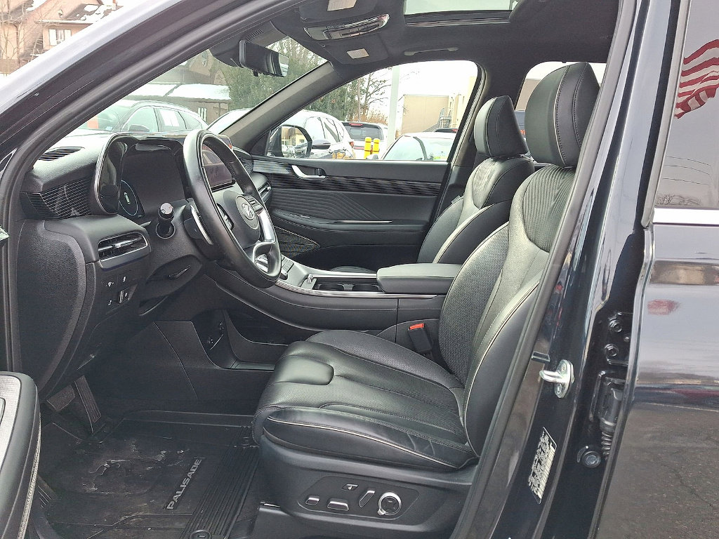 Used 2023 Hyundai Palisade Calligraphy w/ Winter Package image 11