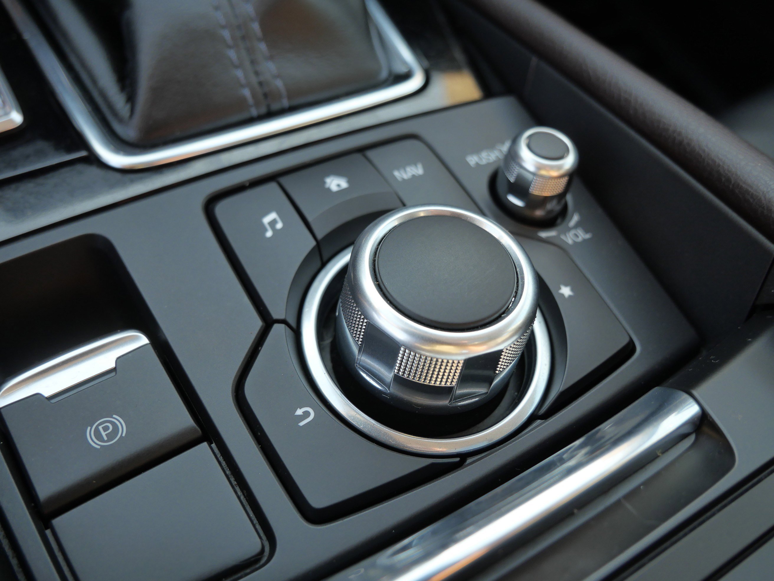 Used 2018 MAZDA MAZDA3 Grand Touring w/ Premium Equipment Package image 32