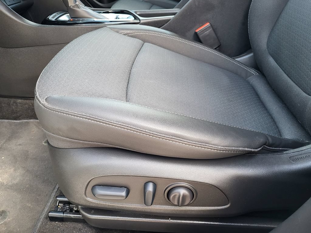 Used 2023 Buick Encore GX Select w/ Sport Touring Package FWD image 19