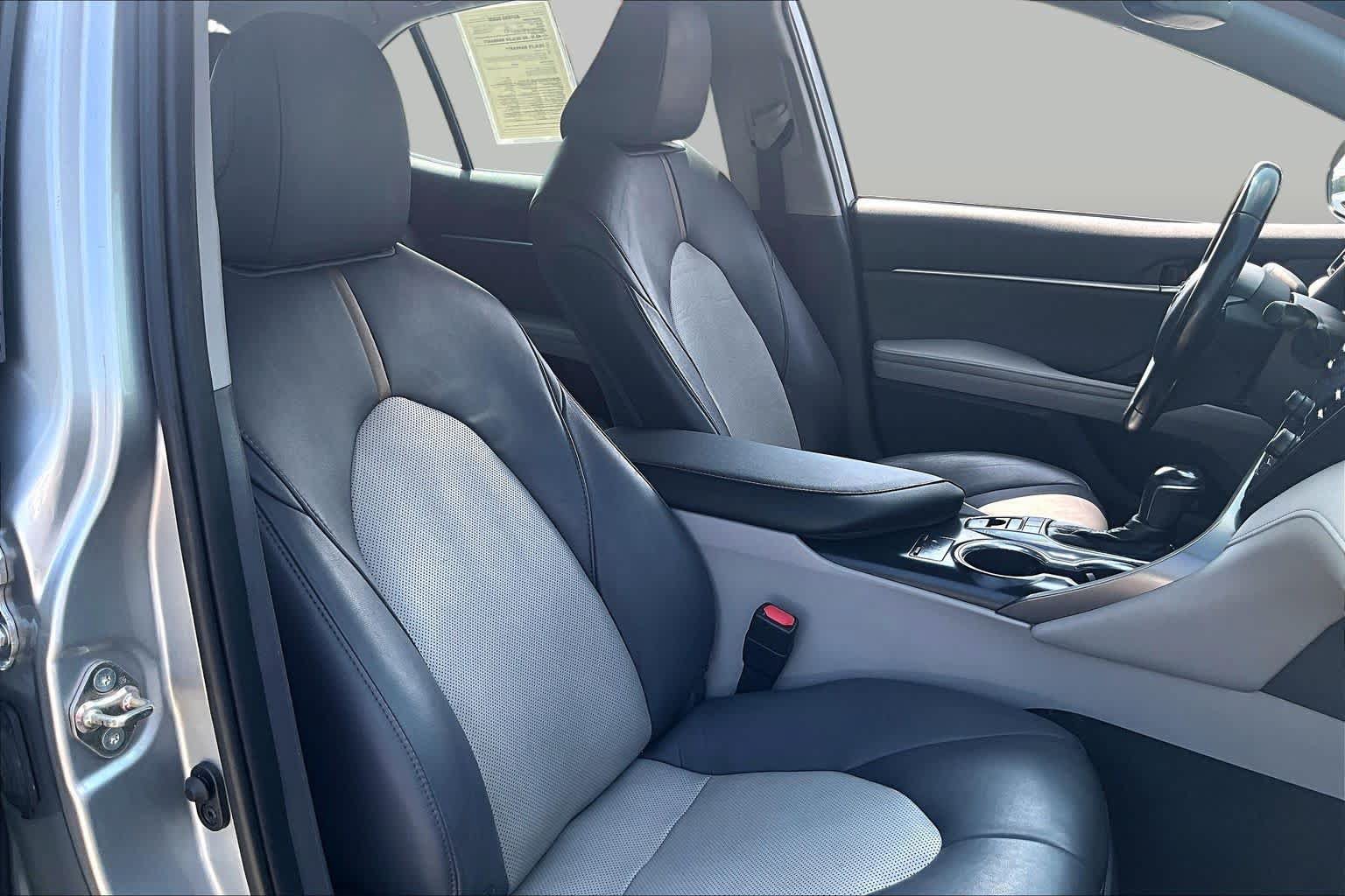 Used 2020 Toyota Camry XLE FWD image 9