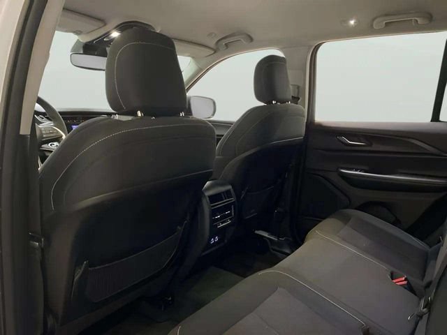 Used 2024 Jeep Grand Cherokee Laredo RWD image 19