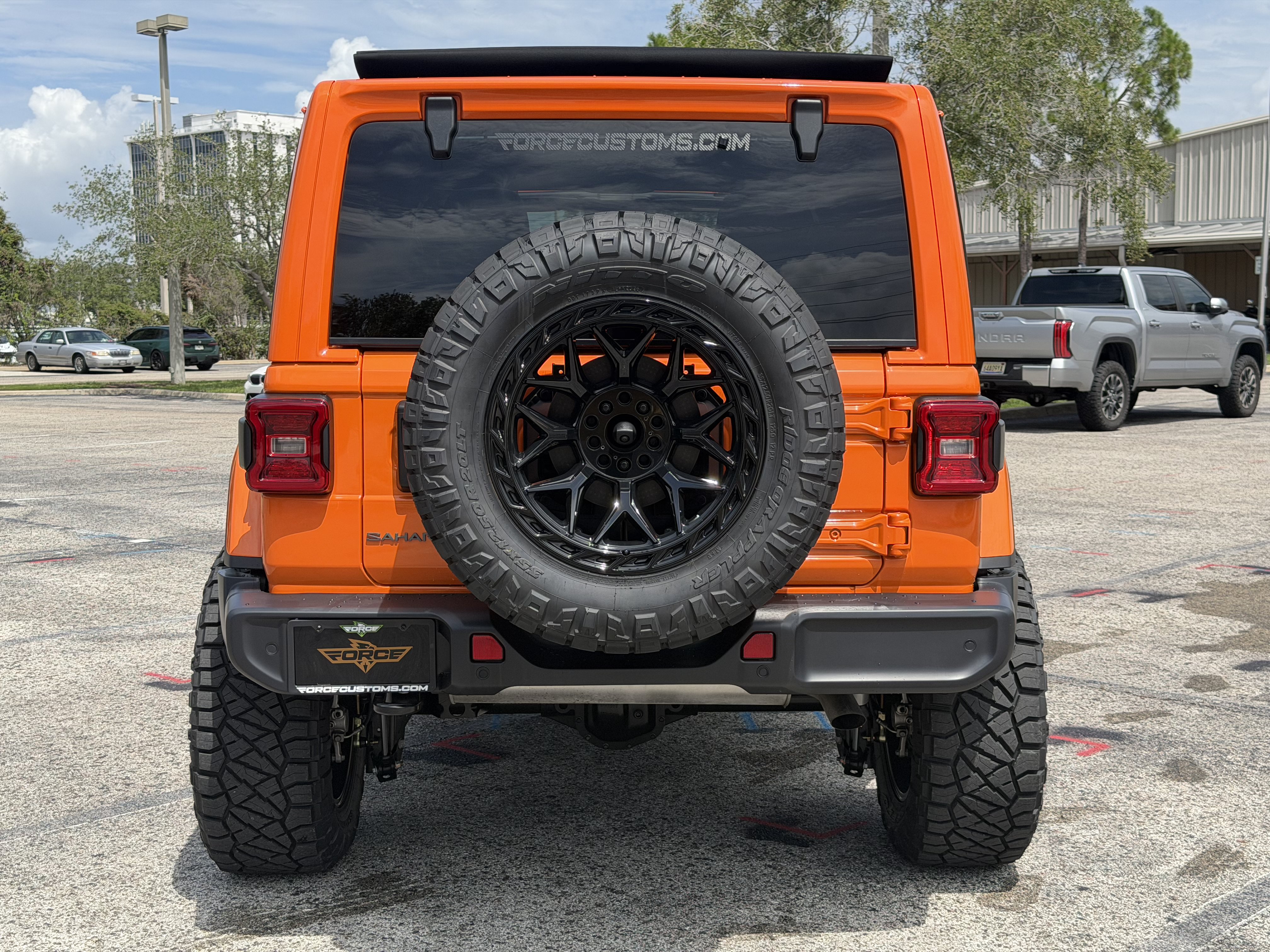 Used 2025 Jeep Wrangler Unlimited Sahara AWD/4WD image 5