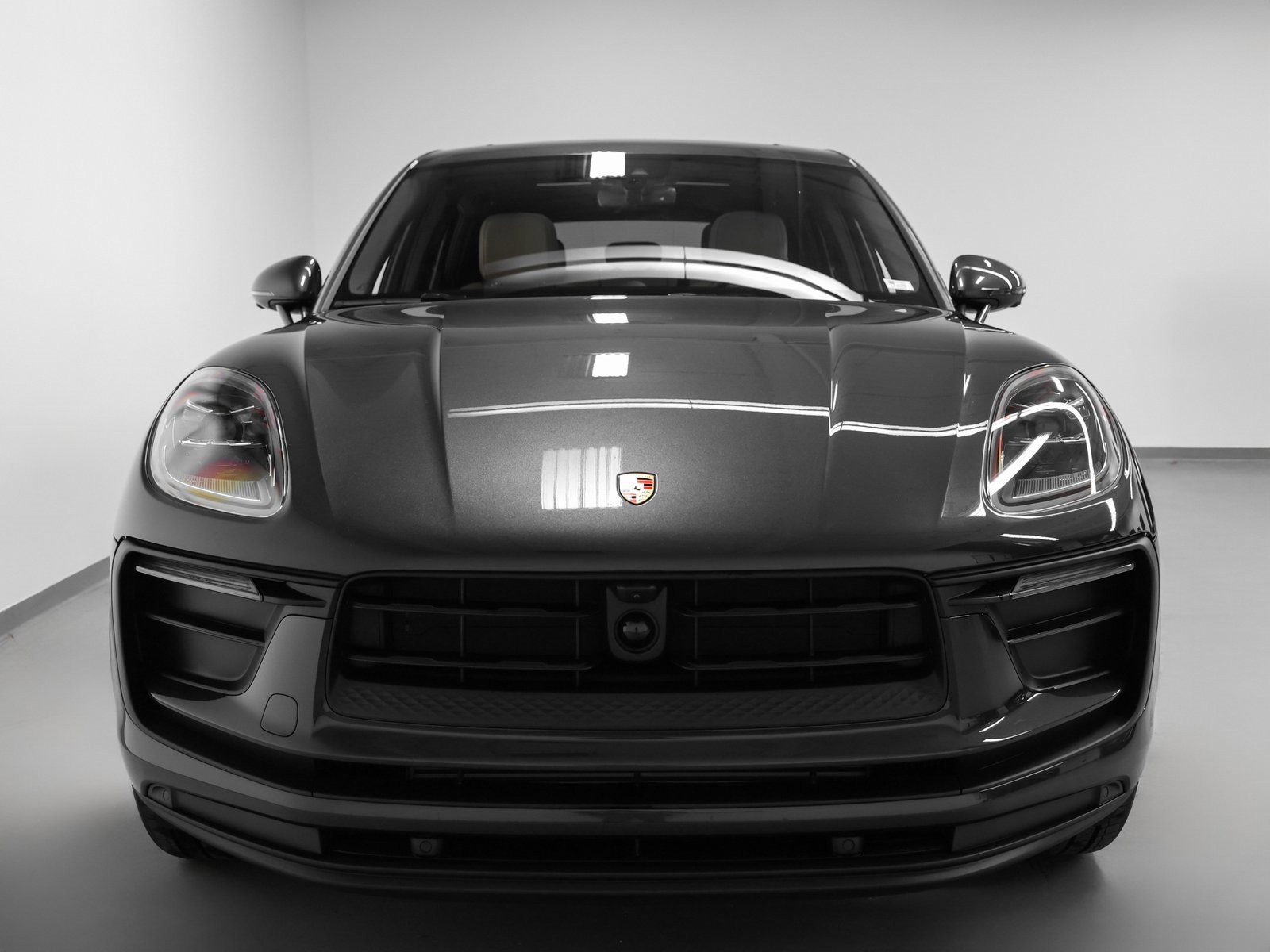 Used 2025 Porsche Macan image 8