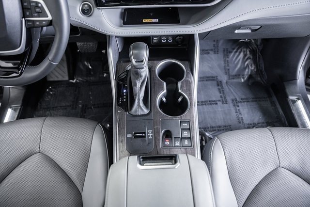 Used 2024 Toyota Highlander Platinum image 29