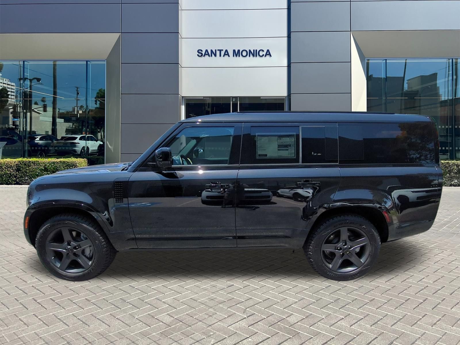 New 2026 Land Rover Defender 130 X-Dynamic SE AWD/4WD image 2