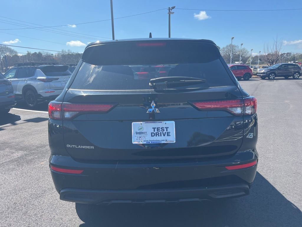 Used 2024 Mitsubishi Outlander ES image 4