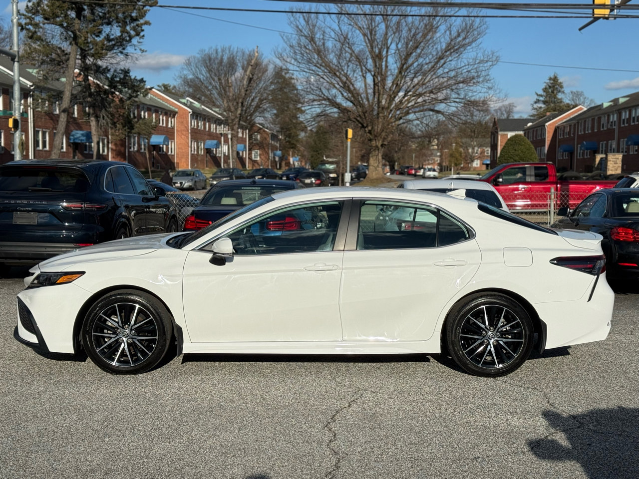 Used 2024 Toyota Camry SE image 6