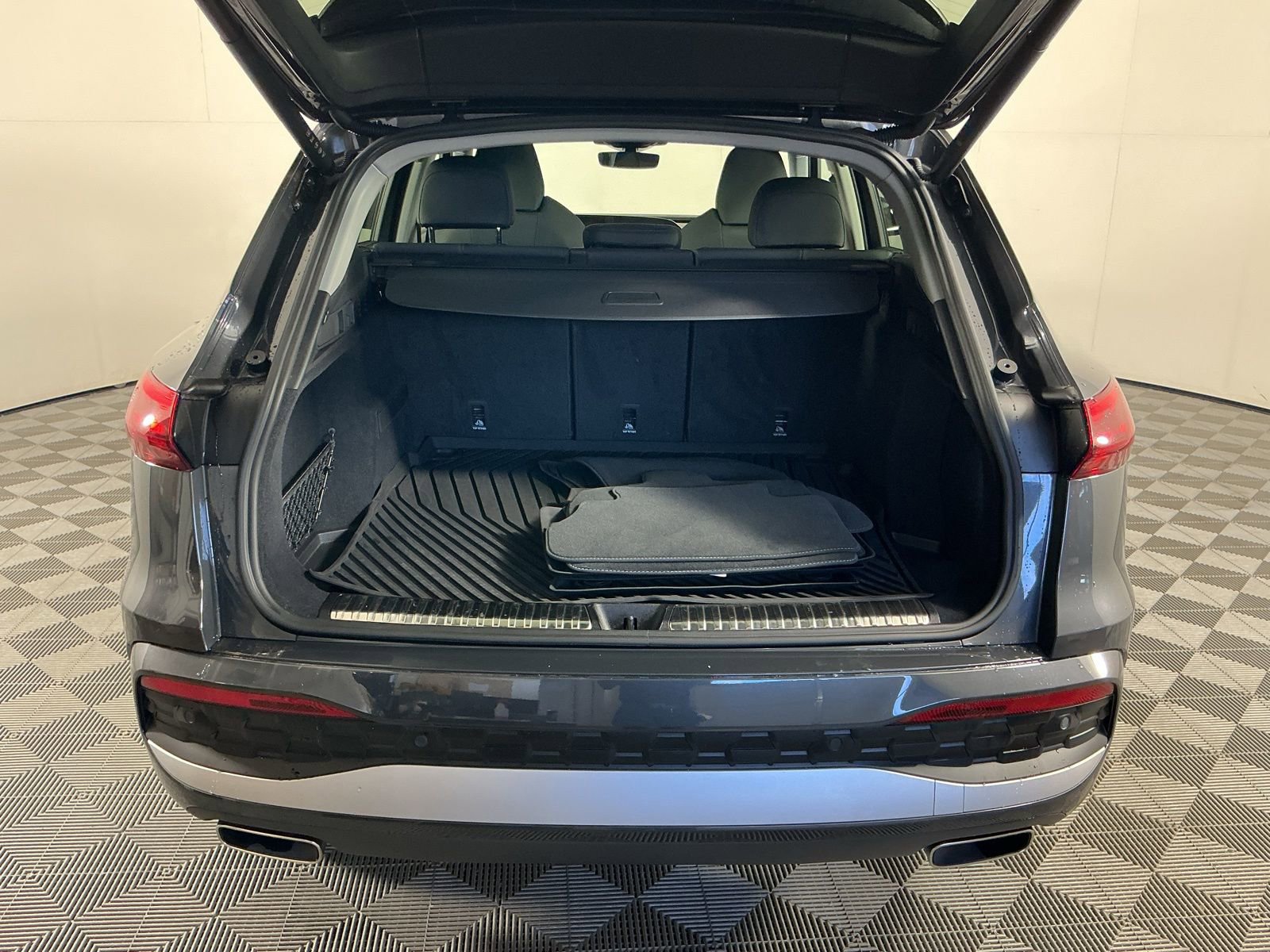 Used 2025 Audi Q5 Premium Plus w/ Premium Plus image 22