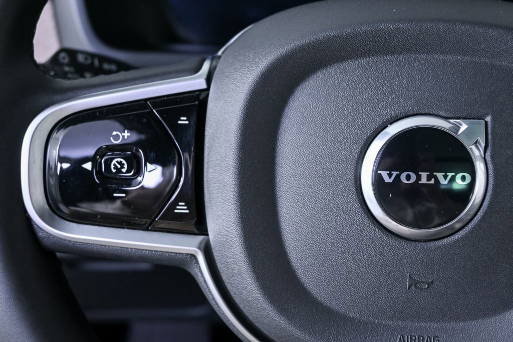 Certified 2025 Volvo XC90 B6 Plus image 12