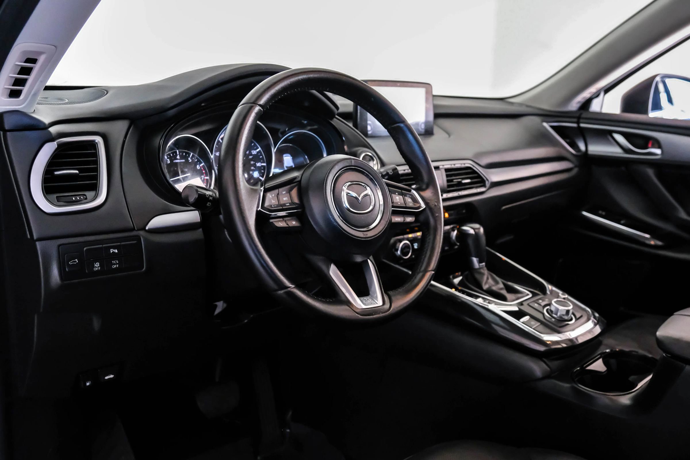 Used 2018 MAZDA CX-9 Touring w/ Touring Premium Package image 2