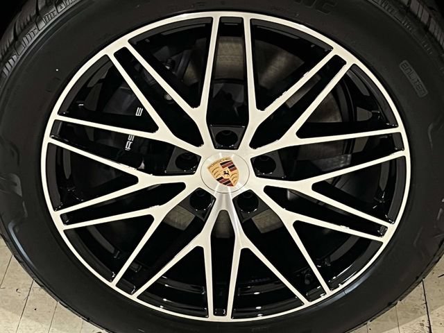 New 2026 Porsche Cayenne AWD/4WD image 15
