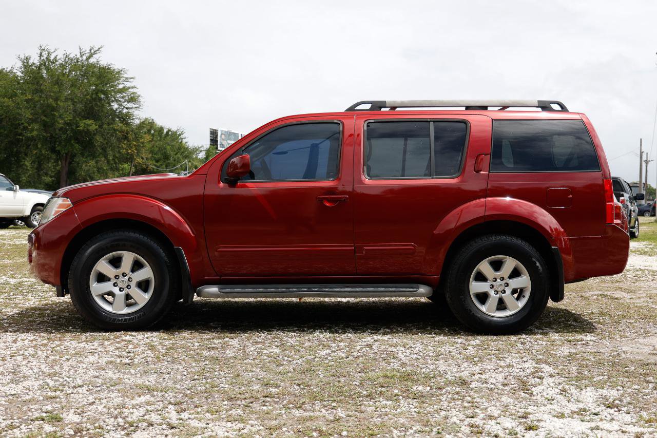 Used 2008 Nissan Pathfinder SE RWD image 3