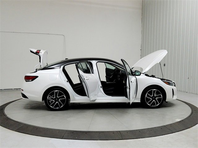 New 2025 Nissan Sentra SR w/ SR Premium Package image 16