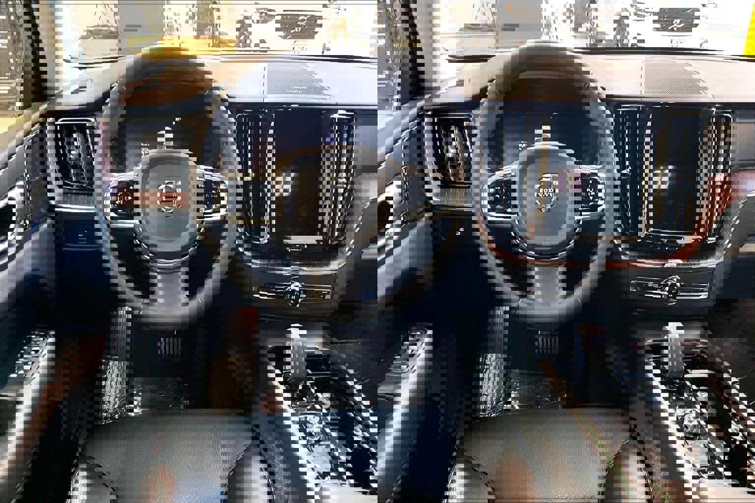 Used 2024 Volvo XC60 B5 Plus image 6