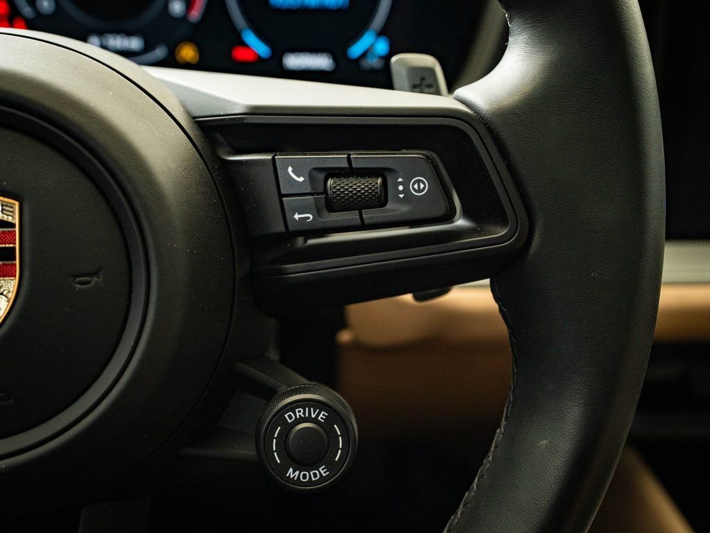 Certified 2024 Porsche Cayenne Coupe AWD/4WD image 28