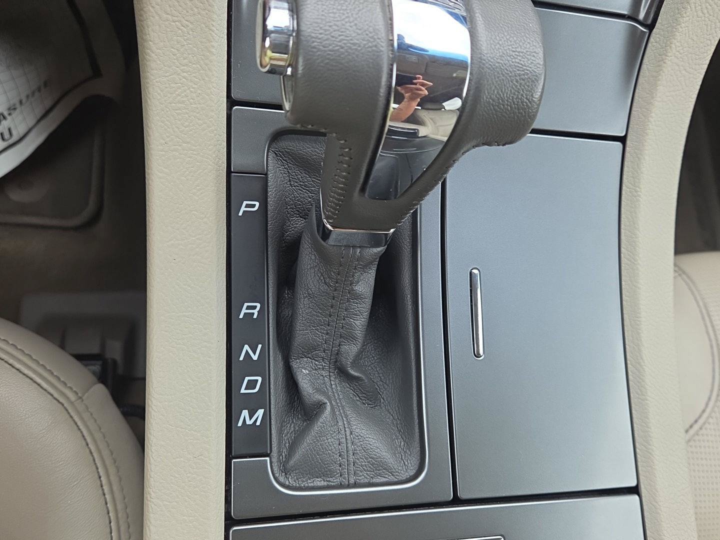 Used 2012 Ford Taurus Limited AWD/4WD image 25
