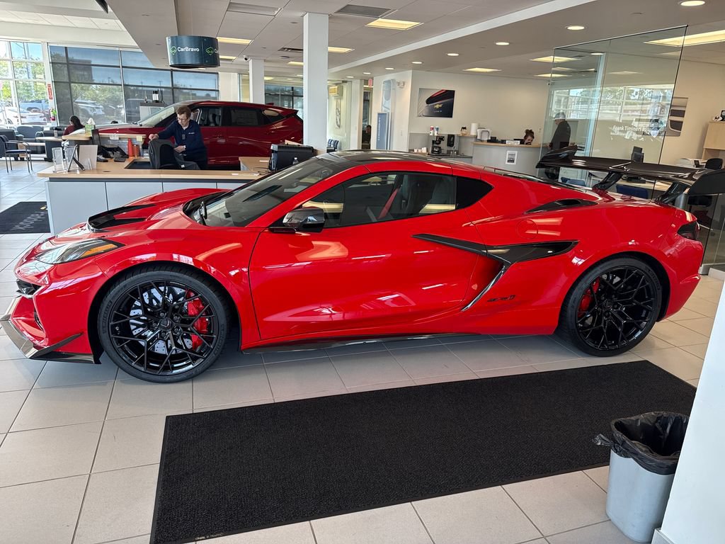 Used 2025 Chevrolet Corvette ZR1 w/ ZR1 Carbon Fiber Aero Package RWD image 17