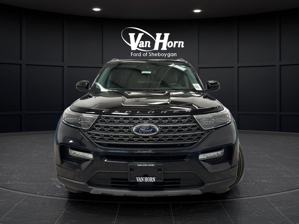 Used 2023 Ford Explorer XLT w/ Equipment Group 202A AWD/4WD image 2