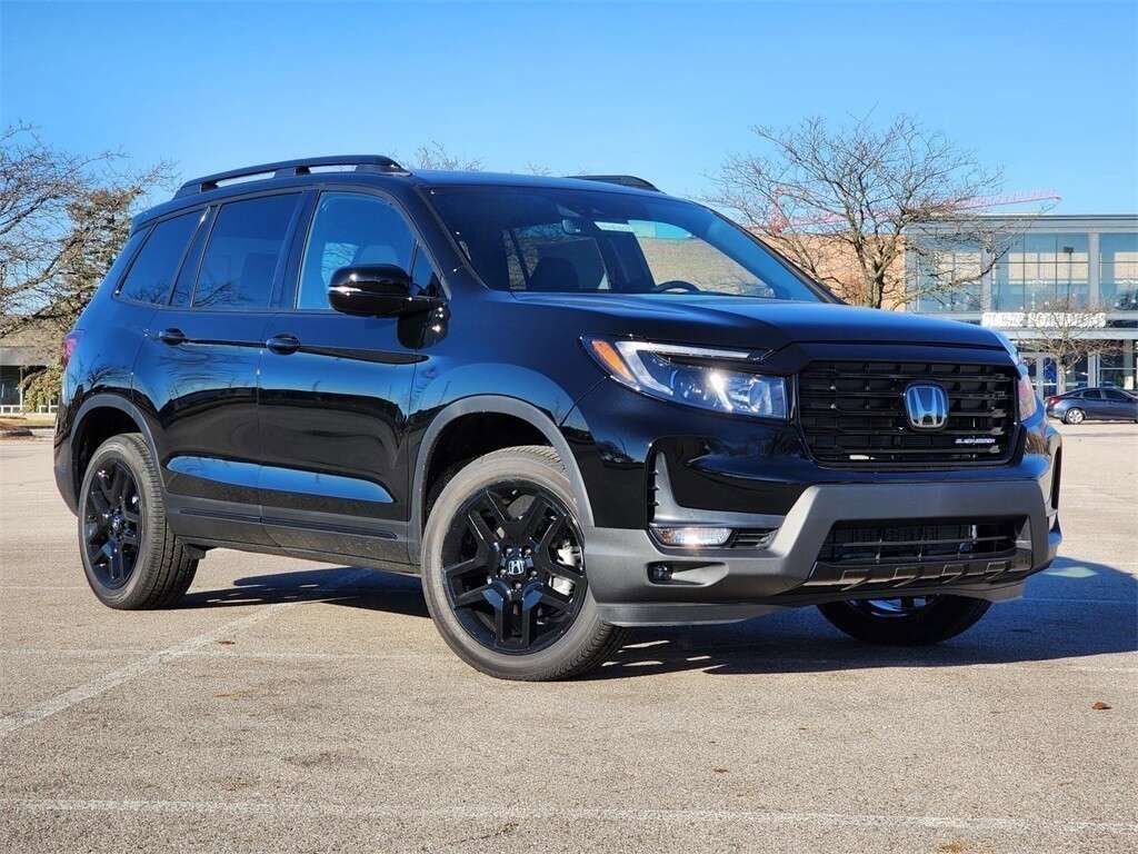 Used 2024 Honda Passport Black Edition image 2