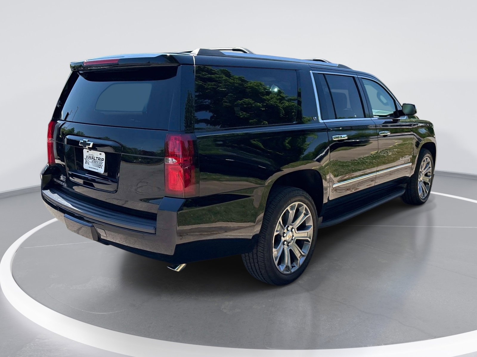 Used 2016 Chevrolet Suburban LT w/ Luxury Package RWD image 8