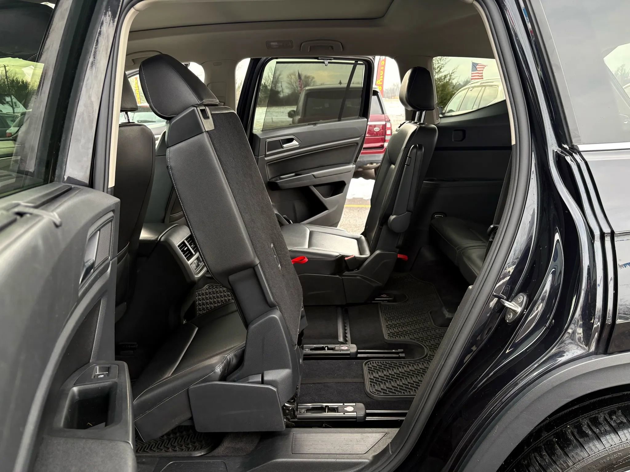 Used 2018 Volkswagen Atlas SEL w/ R-Line Package image 22