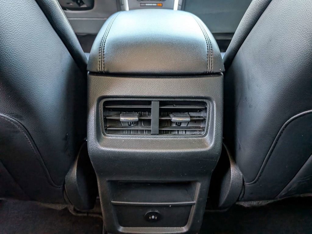 Used 2024 Ford Edge SEL AWD/4WD image 13