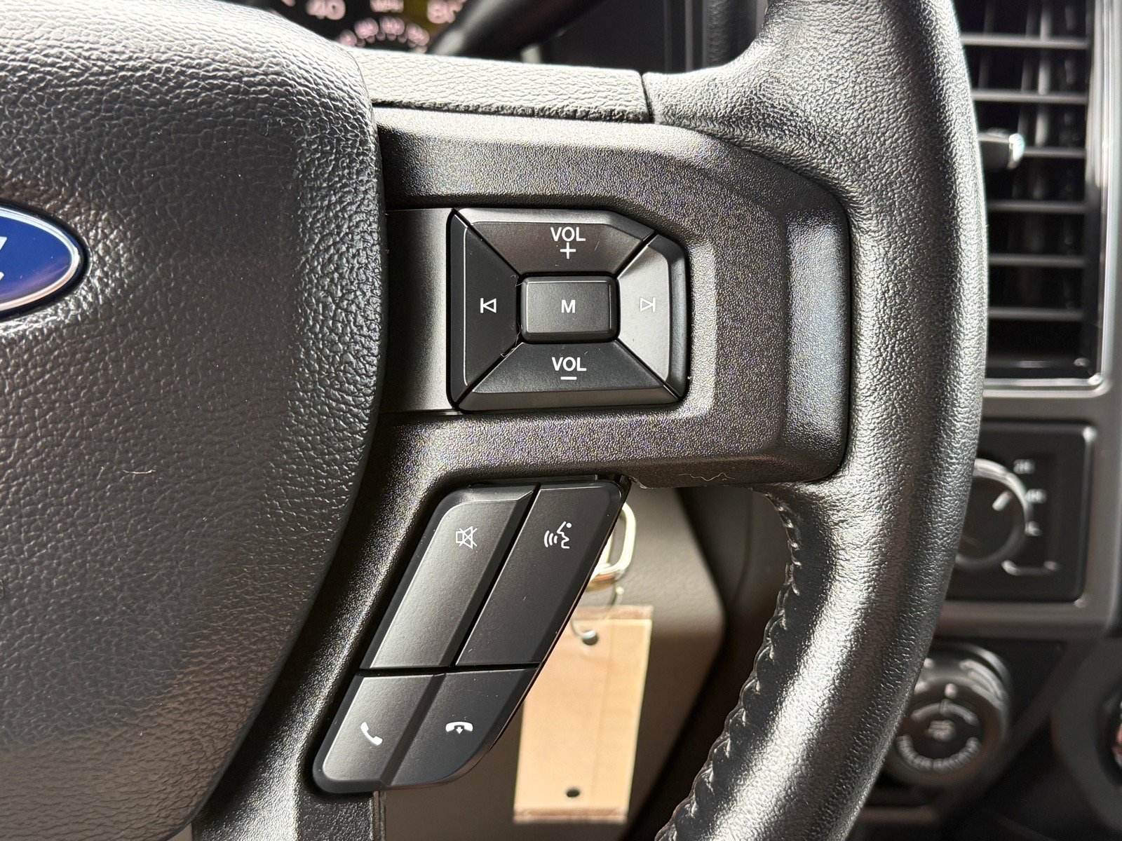 Used 2020 Ford F150 XLT w/ Equipment Group 302A Luxury AWD/4WD image 16