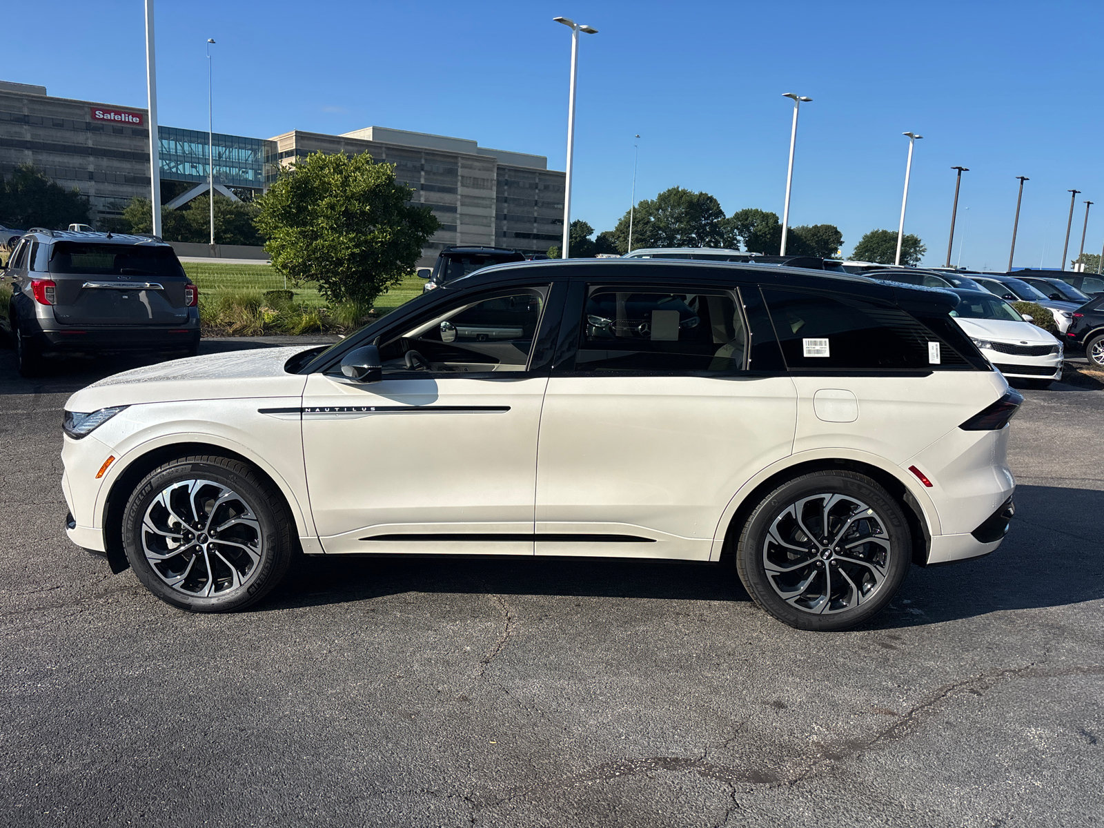 New 2026 Lincoln Nautilus Reserve AWD/4WD image 4