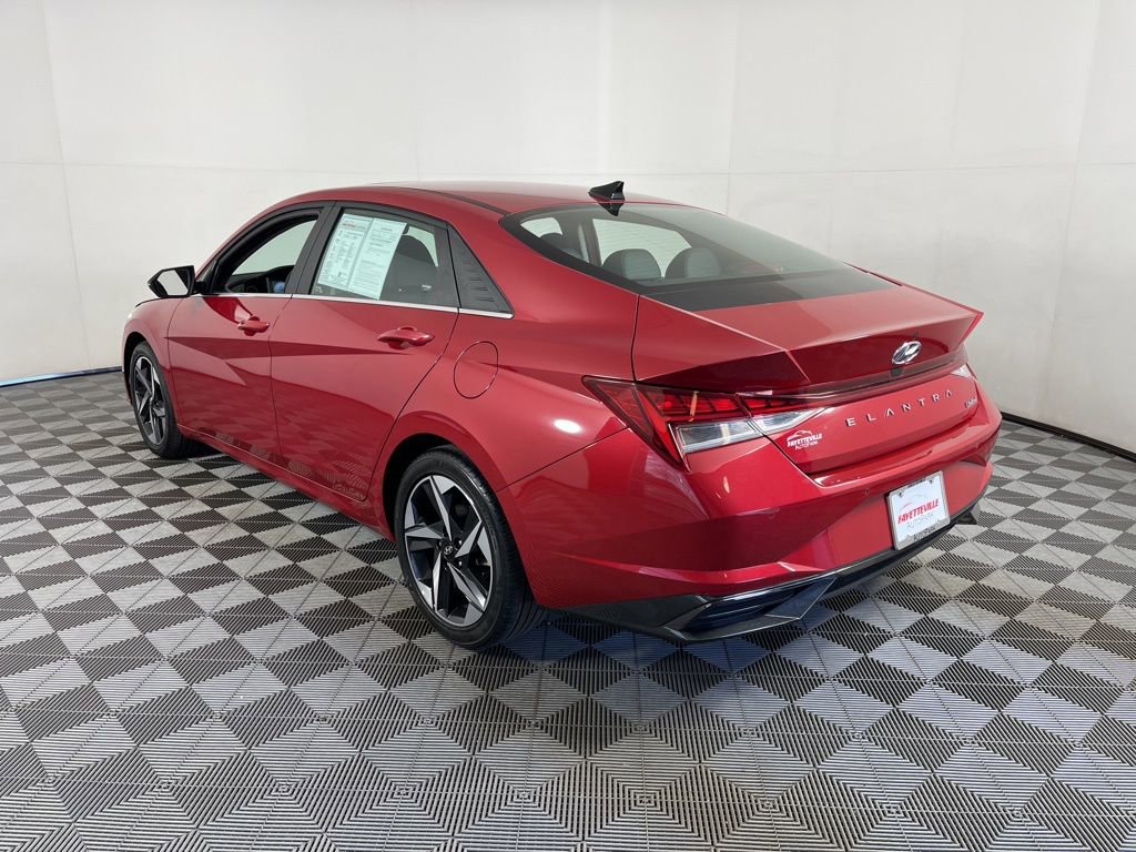 Used 2022 Hyundai Elantra Limited w/ Preferred Accessory Package image 15