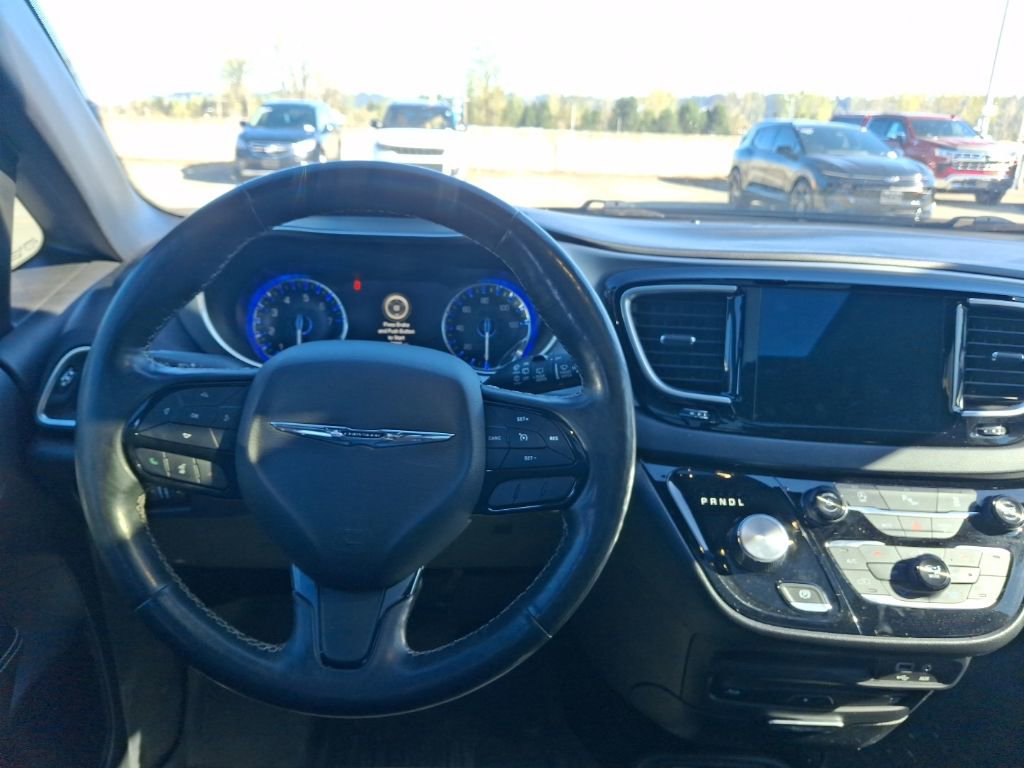 Used 2019 Chrysler Pacifica Touring-L Plus w/ S Appearance Package image 13