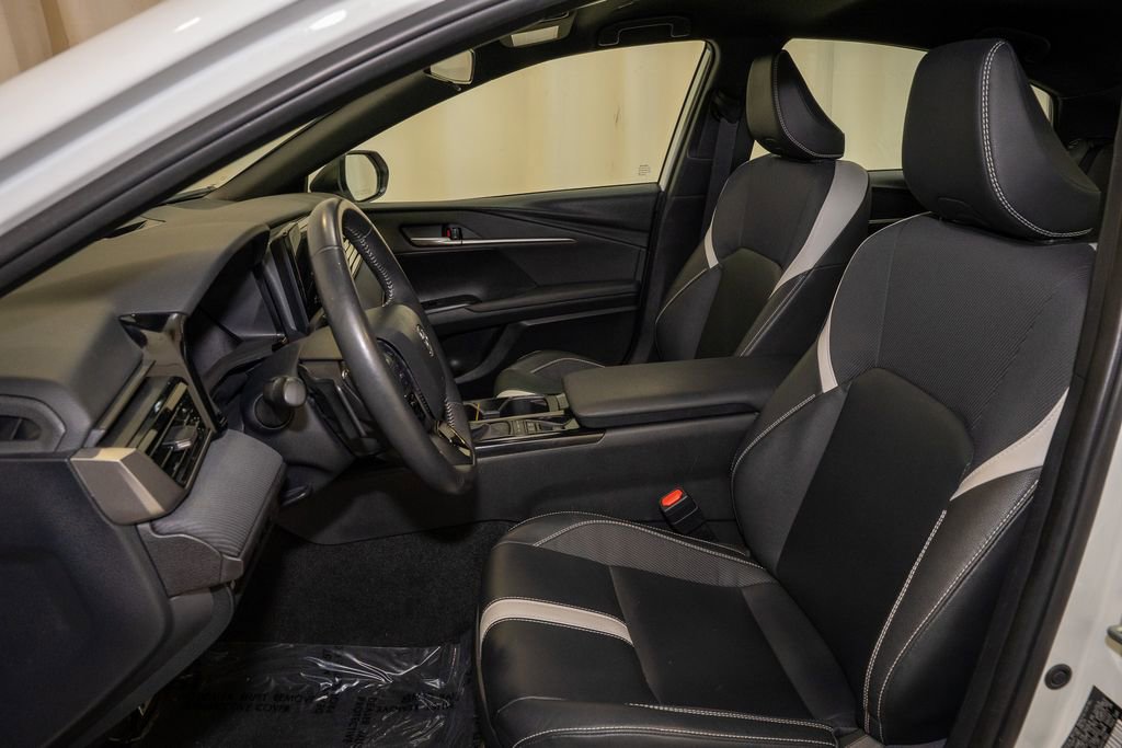 Used 2025 Toyota Camry SE image 9