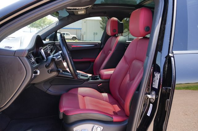 Used 2019 Porsche Macan AWD/4WD image 11