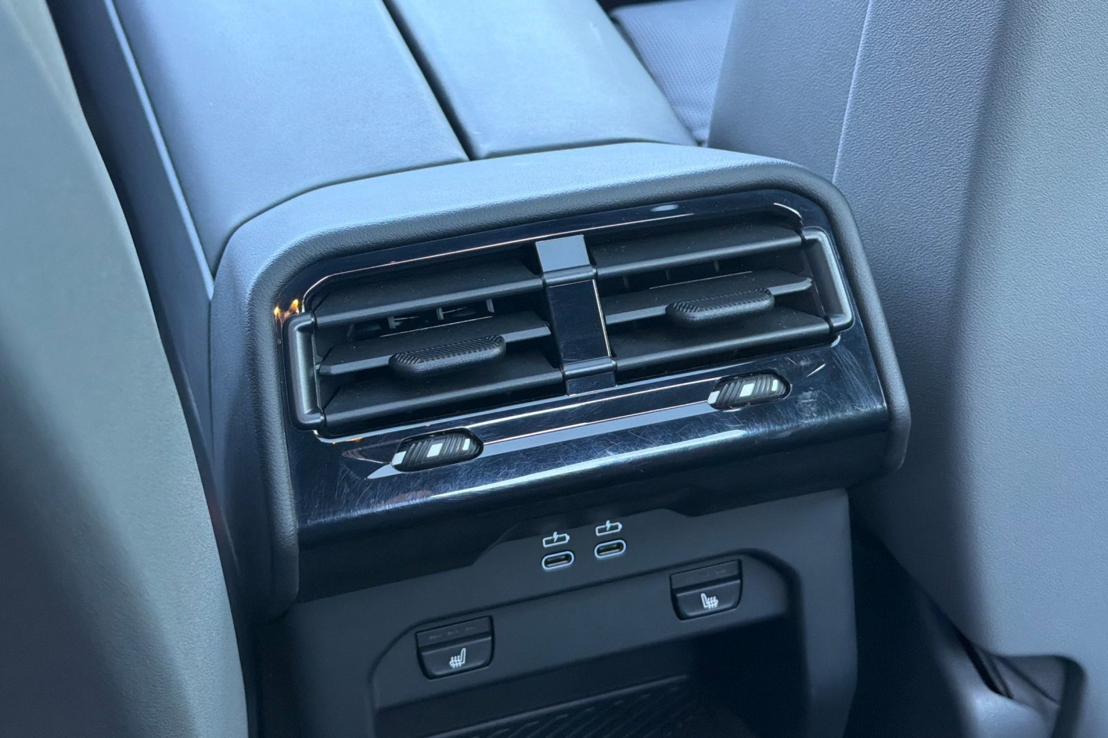 Used 2025 BMW i5 xDrive40 w/ Executive Package image 16