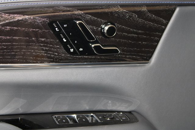 New 2025 Cadillac Escalade IQ Sport 1 w/ LPO, ONYX Package image 13