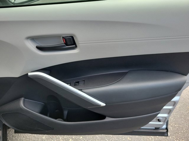 Used 2025 Toyota Corolla Cross L image 8