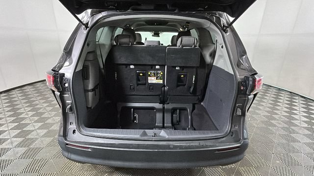 Used 2021 Toyota Sienna LE FWD image 28