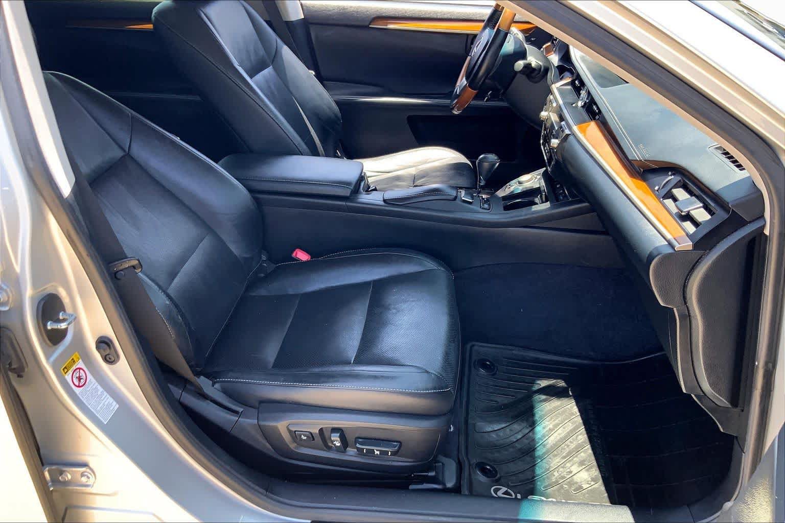 Used 2014 Lexus ES 300h w/ Luxury Package w/Bamboo Trim FWD image 9
