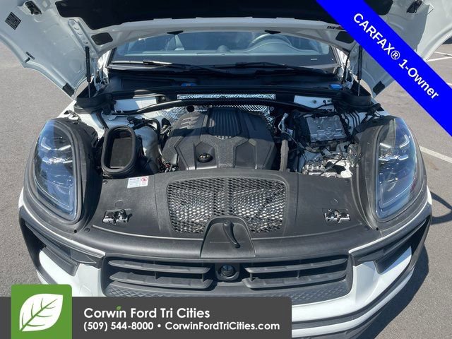 Used 2024 Porsche Macan image 36
