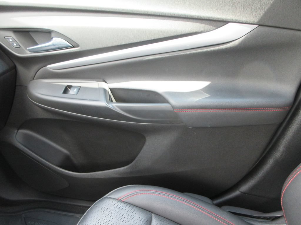 Certified 2023 Chevrolet Bolt EUV LT w/ Convenience Package FWD image 31