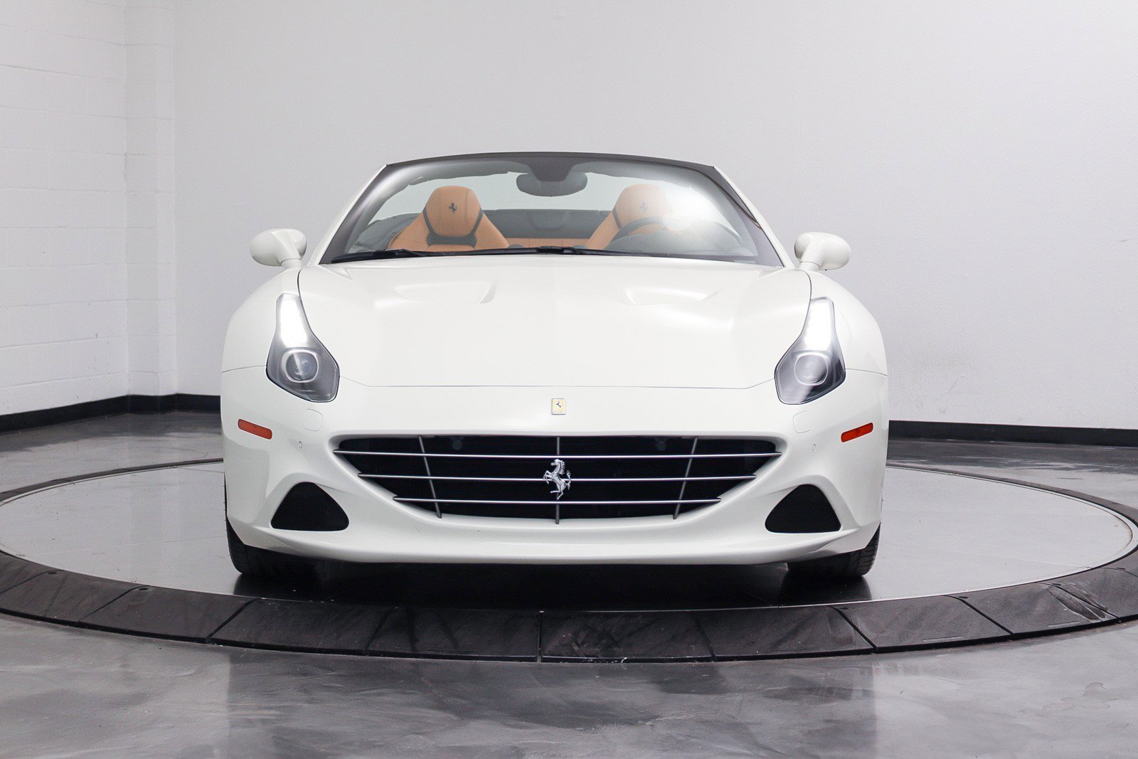 Used 2017 Ferrari California T RWD image 24